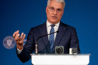 dragos pislaru nu ai cum cu o tara care e santier in derulare si cu 15 17 miliarde de euro care intra sa ai o recesiune 68efe71a610bb