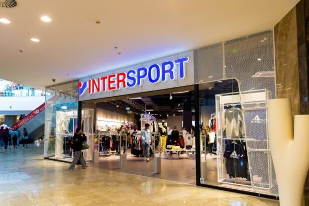 grecii de la fourlis aduc in romania un nou format de magazin intersport profit ro 68e744e724e65