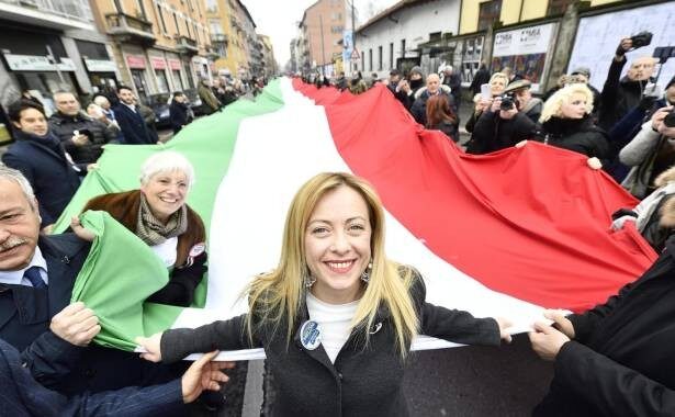 italia guvernul meloni vrea patru miliarde de euro de la banci si de la companiile de asigurari printr un pachet special de masuri 68f9c4cc060e4