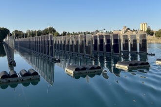 premiera a fost inaugurat primul parc fotovoltaic plutitor cu panouri verticale din lume 68f37470cd97d