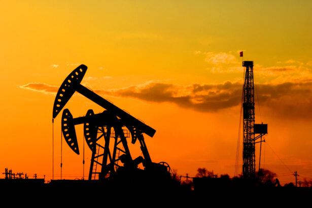 pretul barilului american de petrol scade sub un prag de 60 de dolari dupa acordul in razboiul din fasia gaza 68e9284930915