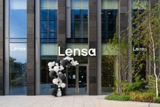 retailerul de optica lensa a finalizat tranzactia prin care a atras fondatorul luxoptica si grupul autonom in actionariat 68e7acfe129e3