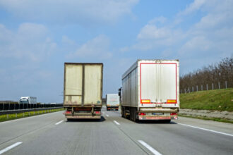 transporturi incendiate pentru despagubiri o retea organizata dadea foc la tir uri in care trebuia sa fie marfa de lux 68f894fda27b8