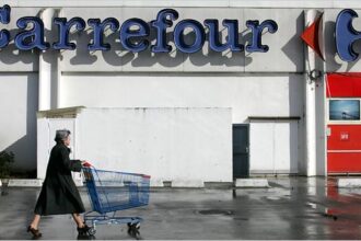 avalansa de deschideri de magazine carrefour in romania in ultima vreme mai pleaca francezii de la noi unde au 480 de magazine 692ae18c9fdff