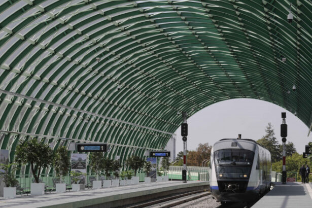 circulatia trenurilor catre aeroportul otopeni va fi modificata in urma unor lucrari anuntul cfr 69170aa49fac6