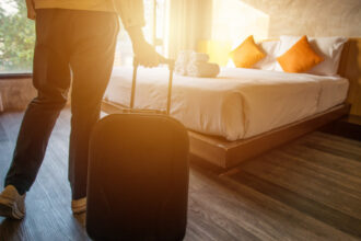 de ce a ramas cocktail holidays fara licenta ministerul economiei confirma nereguli grave iar compania cere insolventa 6915b6ce412d7