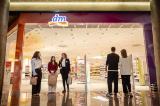 dm romania crestere sustinuta in 2025 dupa investitii de 120 milioane de lei reteaua din tara noastra a ajuns la 167 de magazine prin 18 deschideri noi si opt renovari in ultimul an 6915eedcacfcd