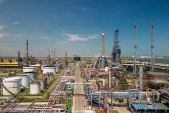 rafinaria petromidia cea mai mare din romania si a crescut masiv productia de carburanti in acest an compania reclama din nou regimul excesiv de taxare 690a5ee0d000d