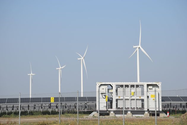 regenerabilii avetizeaza ca racordarea la retea prin licitatie va bloca procesul de conectare a noilor capacitati si cer amanarea cu pana la trei a debutului licitatiilor 6915bdcade2dc