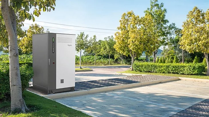 schneider electric lanseaza o noua solutie de stocare ce ofera cladirilor capabilitati avansate de management energetic 690c7161e672f