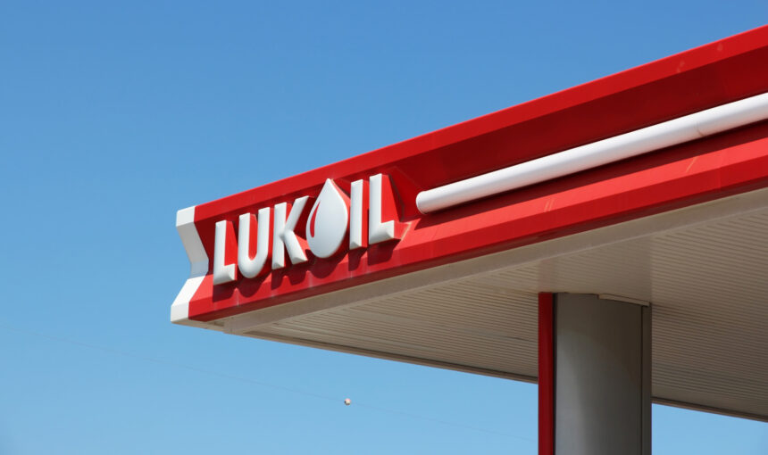 accelereaza cursa pentru portofoliul international al lukoil carlyle a angajat goldman sachs pentru a se ocupa de oferta sa 6943d8ad66ef0