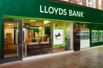 lloyds to shut invoice financing for small business ft reports 69526395850a9