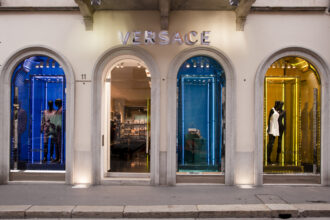 prada a preluat versace printr o tranzactie in numerar de aproape 14 miliarde de dolari 69300fdc62af2