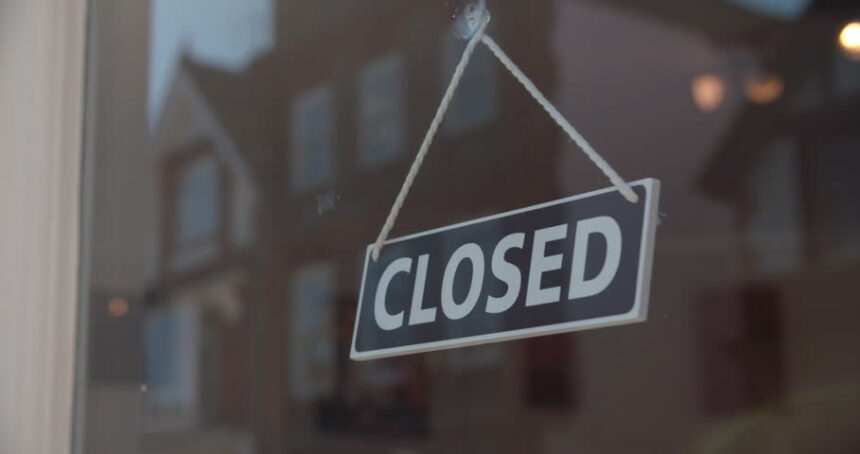 un lant de magazine cunoscut din romania se inchide acum si vine cu reduceri mari ca sa scape de marfa business magazin 694c220800477