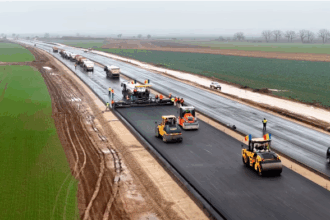 video autostrada transilvania a inceput asfaltarea lotului chiribis biharia 692eb53660487