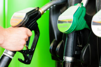 video carburantii se scumpesc din nou cat vom plati la pompa pentru benzina si motorina incepand cu 1 ianuarie 694552693a693