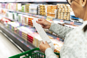 video de sarbatori romanii nu prea se uita la bani cat ajunge sa cheltuie in medie o familie in luna decembrie cumperi ce iti permiti 693fcd84a229e