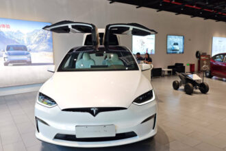 elon musk a anuntat ca tesla nu va mai produce cele mai scumpe modele ale sale compania isi dubleaza investitiile in roboti optimus 697b2315d85d2