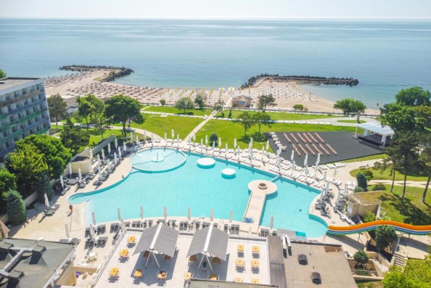 exit pe litoral thr marea neagra vinde trei hoteluri din saturn si venus catre familia movileanu care detine mera resort 697200d0176d1