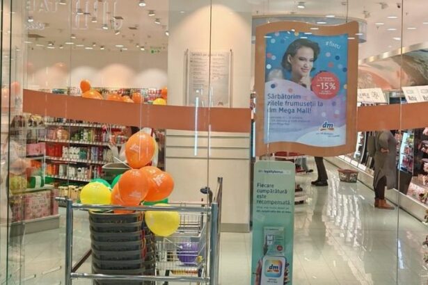 foto ce face concurenta dm raspunde cu reduceri la deschiderea primului magazin bipa in romania 69722f0f75fe9