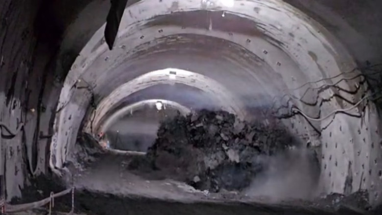 video imagini spectaculoase sapaturi in versant pe santierul autostrazii a1 sibiu pitesti lucrarile continua in ciuda vremii severe 696386a3a9638