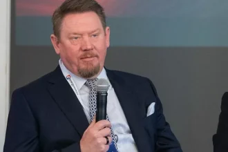 alastair hammond ceo rezolv energy dezvoltam 2 gw de regenerabile in romania pana in 2028 699d78b761591