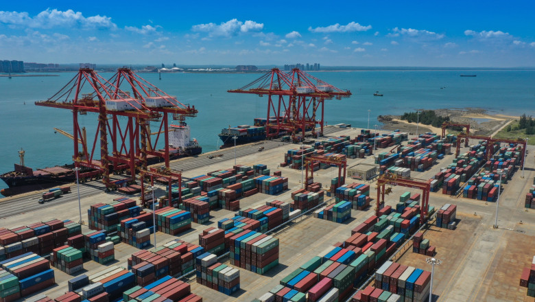 deficitul comercial al romaniei a scazut la 327 miliarde euro in 2025 dupa ce exporturile au crescut mai rapid decat importurile 6989aa715647d