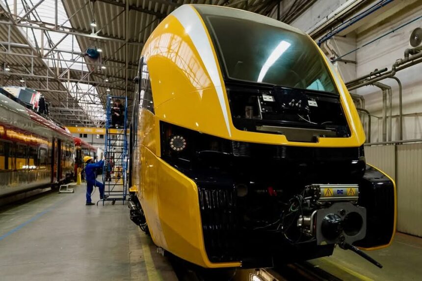 foto primul tren polonez care merge cu 200 km ora 699b1680a3503