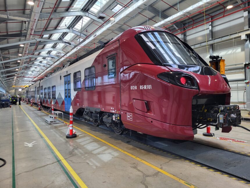 foto trenul alstom 12 fabricat pentru romania a fost predat cfr calatori 69a03be1c313a