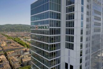 grupul italian intesa sanpaolo raporteaza un profit net record pentru 2025 de 93 miliarde de euro 69821c19ad039