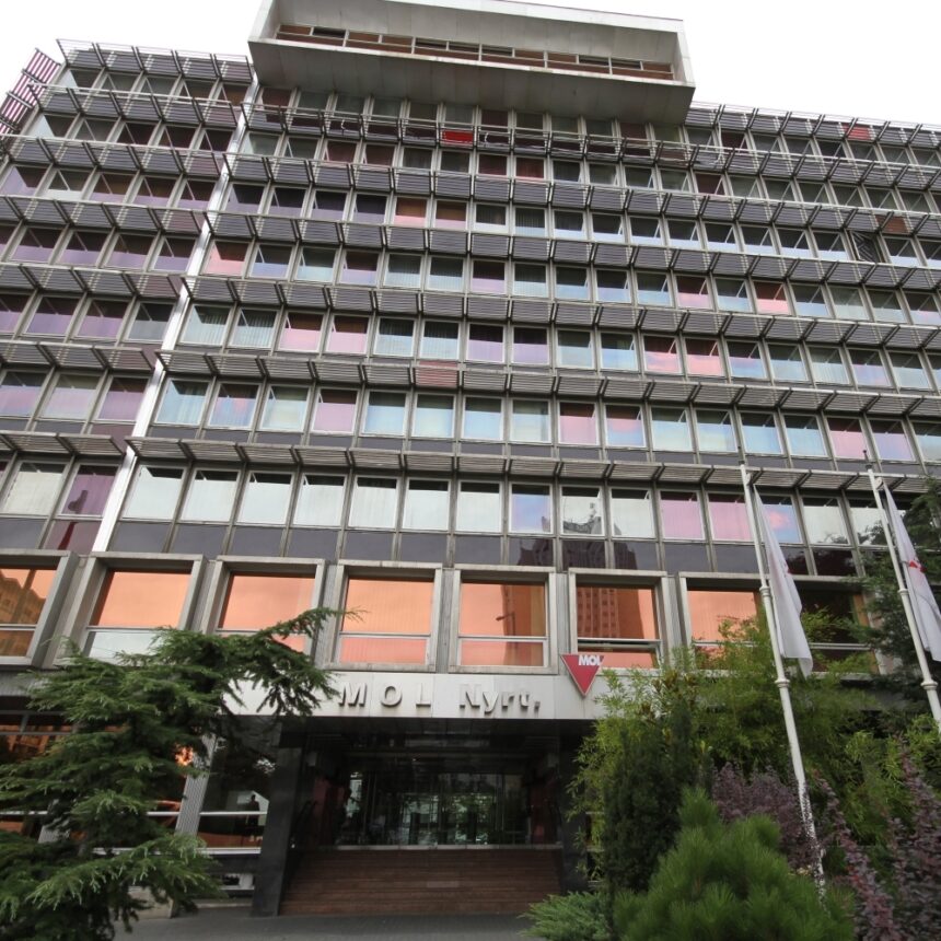 scandal in ungaria banca nationala va ancheta unele tranzactii cu actiuni mol pe baza suspiciunilor de insider trading 699db1b73ebf3