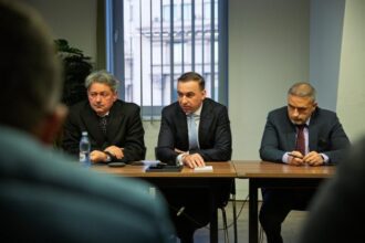 bogdan ivan s a intalnit cu reprezentantii angajatilor de la ce oltenia care au contracte de munca pe perioada determinata 69b1c8a8d69c6