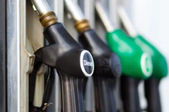 carburantii s au scumpit din nou azi in benzinarii pentru a 16 a oara in aceasta luna oug de scadere a preturilor asteptata azi 69c4c3730636a