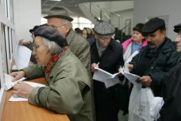 cat a fost pensia medie lunara la sfarsitul anului 2025 si cati pensionari erau in romania date oficiale 69b3d2d09b7ae