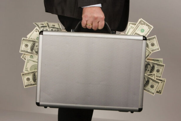 cine sunt cei 6 romani din topul celor mai bogati oameni din lume realizat de forbes si de unde provin averile lor 69b260b6a2857