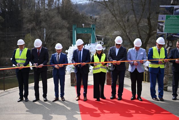 deer a modernizat trei linii aeriene de 20kv in nordul tarii cu bani din fondul pentru modernizare 69c3f78b4d346