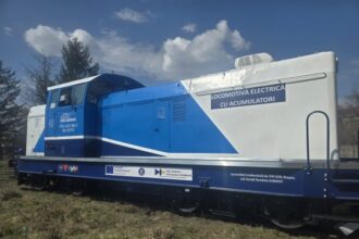 foto a fost finalizata a noua locomotiva pe baterii la brasov 69c674e0e8c3d