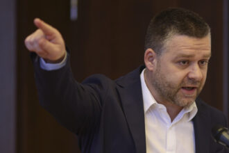 video ciprian ciucu avertizeaza conducerea stb luati deciziile pentru care sunteti acolo si sunteti platiti daca nu plecati toti 69c52e820bbf2