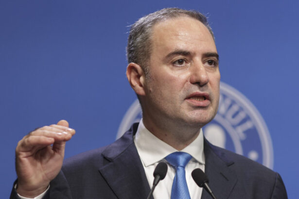 exclusiv ministrul finantelor avertizeaza asupra costurilor unei crize politice nu e prea tarziu nici acum sa evitam acest scenariu 69e5e264e9a53