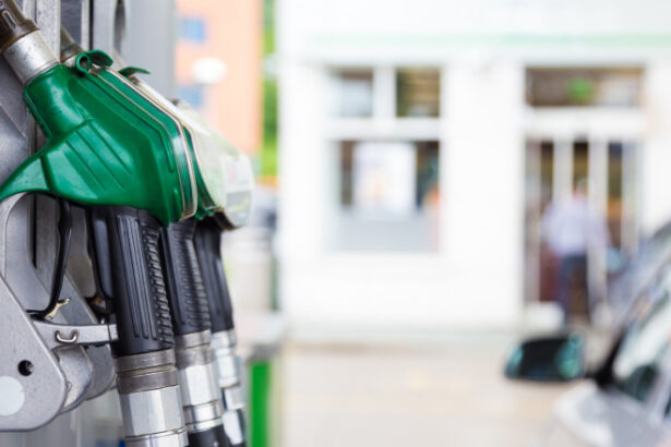 pretul motorinei a scazut vineri pana aproape de 95 lei pe litru dupa un varf de 1038 lei cat costa benzina 69d89bf3dc46a