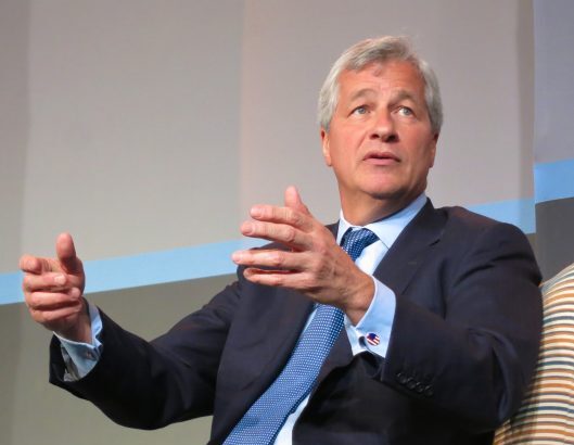 seful jpmorgan chase jamie dimon estimeaza ca inteligenta artificiala va schimba societatea mai rapid decat internetul si e posibil sa aiba un impact negativ asupra angajatilor sai 69d3d1f97a623