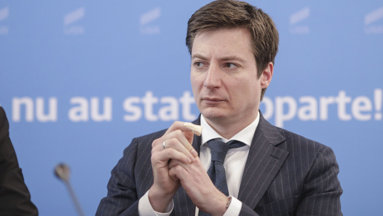exclusiv andrei caramitru e sceptic ca romanii isi vor recupera banii dupa sanctionarea bancilor de catre cc garantat doi ani de recesiune 6a2983a1e8413